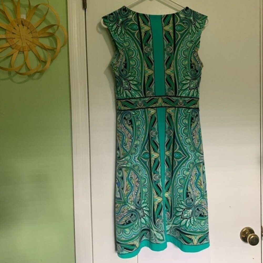 APT. 9 Cool green scale paisley